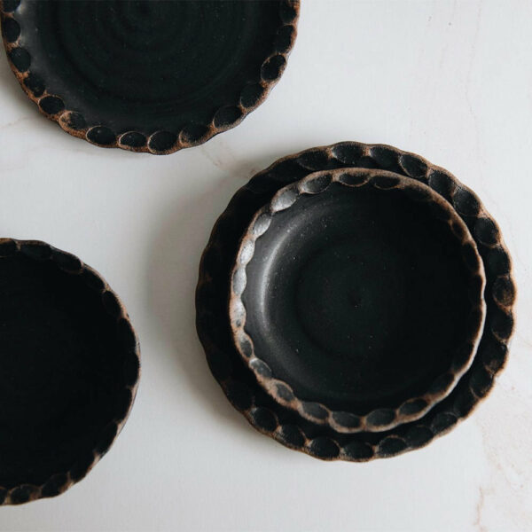 ceramic-scalloped-dishes-dark4