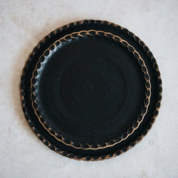 ceramic-scalloped-plate-small-dark2