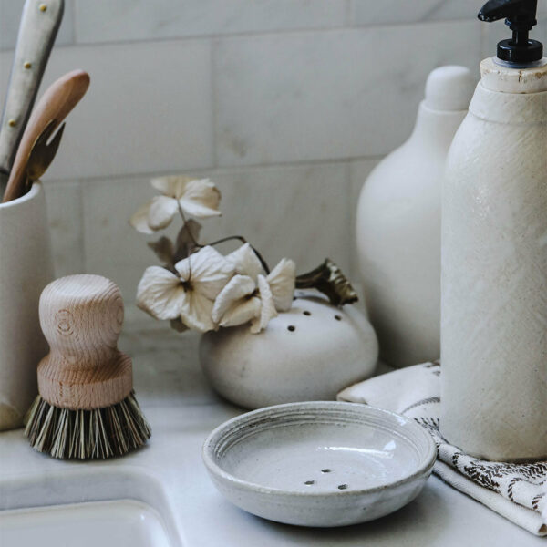 simple-ceramic-dish-brush-holder