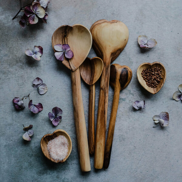 wooden-heart-spoons_f064c575-e558-4db4-874b-3e477732beba