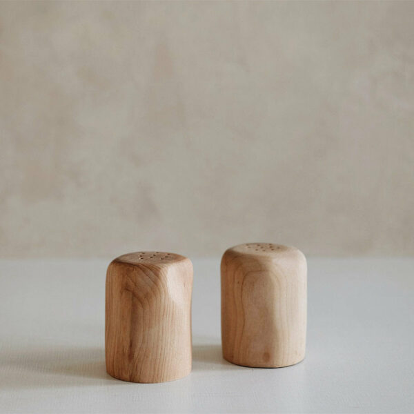 wooden-salt-pepper-shaker